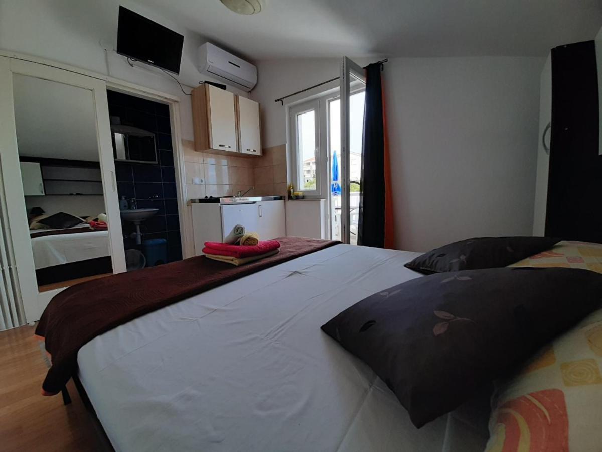 Apartments & Rooms Milena Vodice Exterior photo