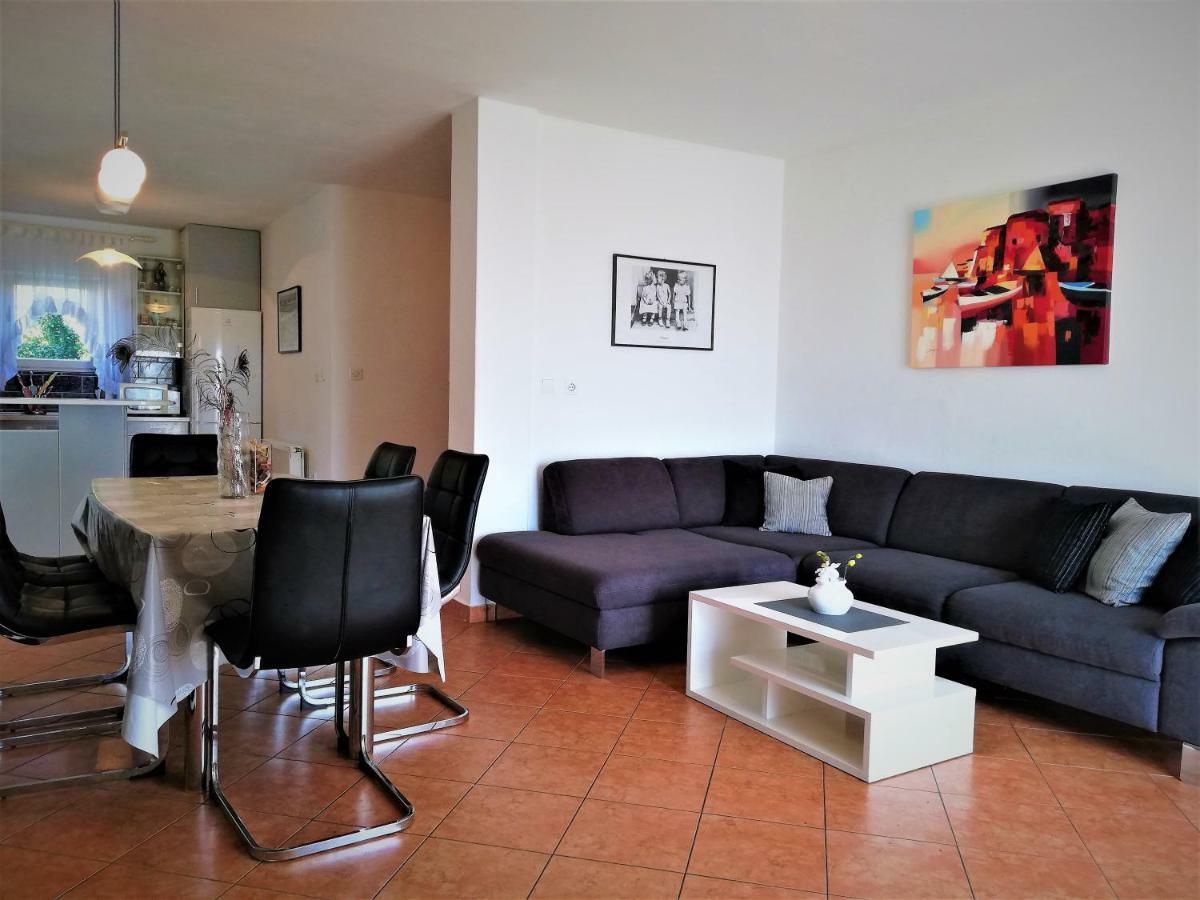 Apartments & Rooms Milena Vodice Exterior photo